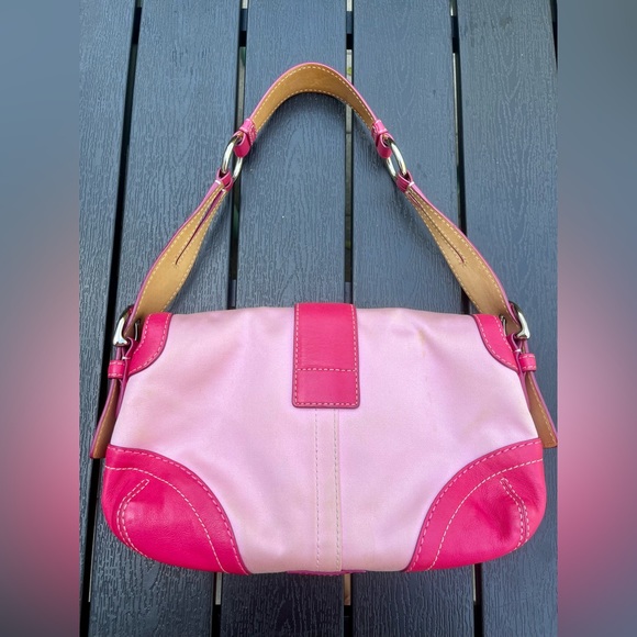 Barbie Summer - Hot Pink Vintage Coach Purse (2004) - Picture 5 of 6